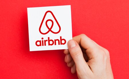 Mobile bookings rise as Airbnb achieves record first quarter