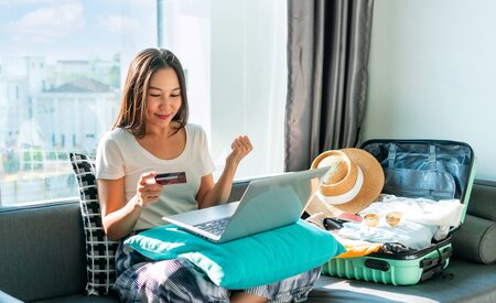 Holiday Extras launches AI travel money assistant with Caxton