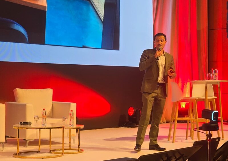 Selectour deploys conversational AI with Kleio