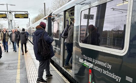 Great Western Railway introduces record-breaking battery train into UK service